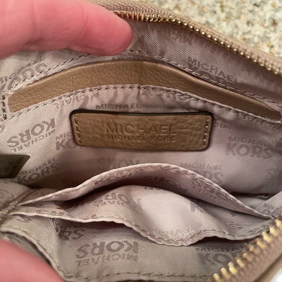 Micheal Kors wrislett - Picture 3 of 3